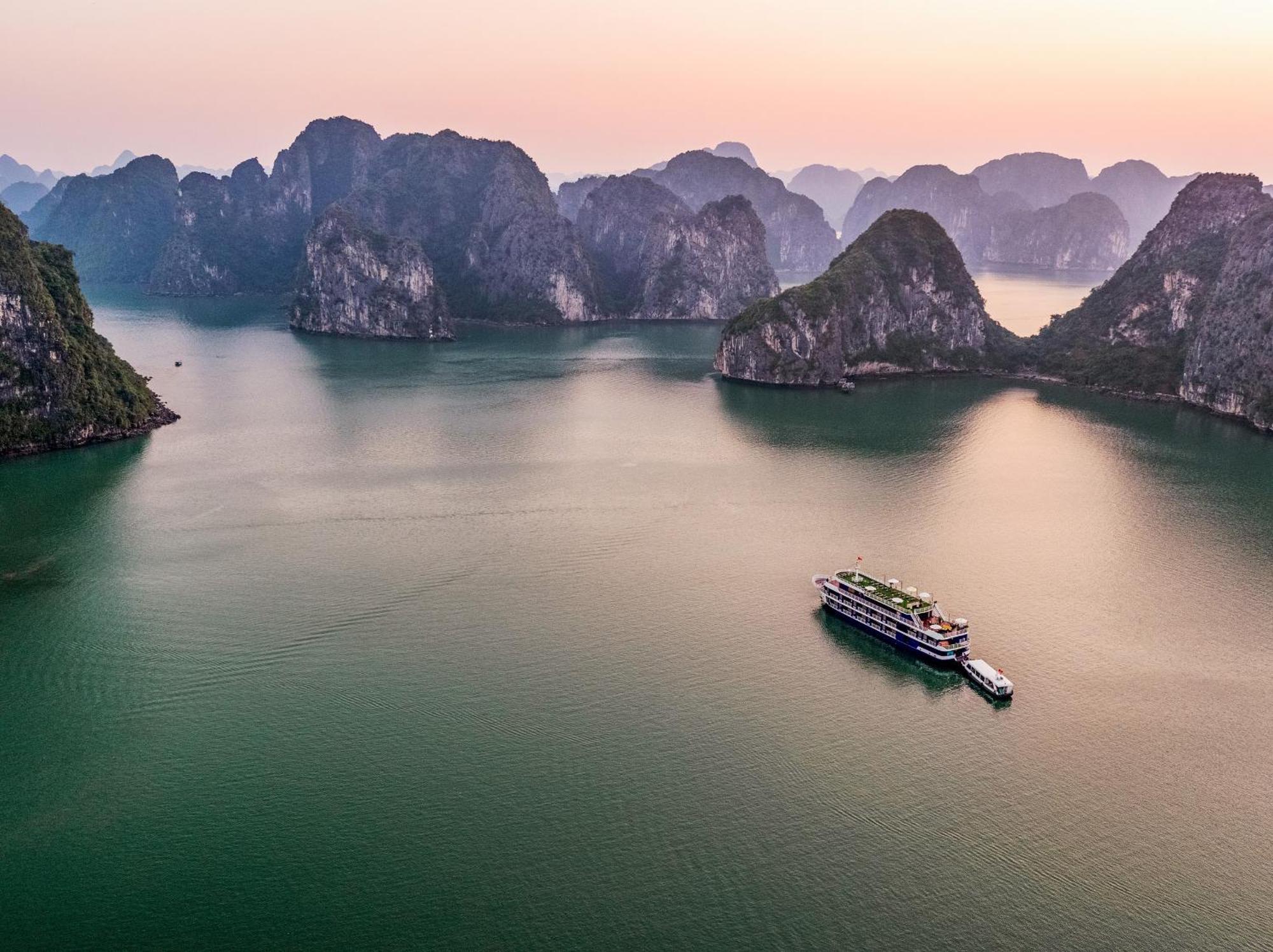 ホテル Halong Dragon Bay Cruise ハロン エクステリア 写真