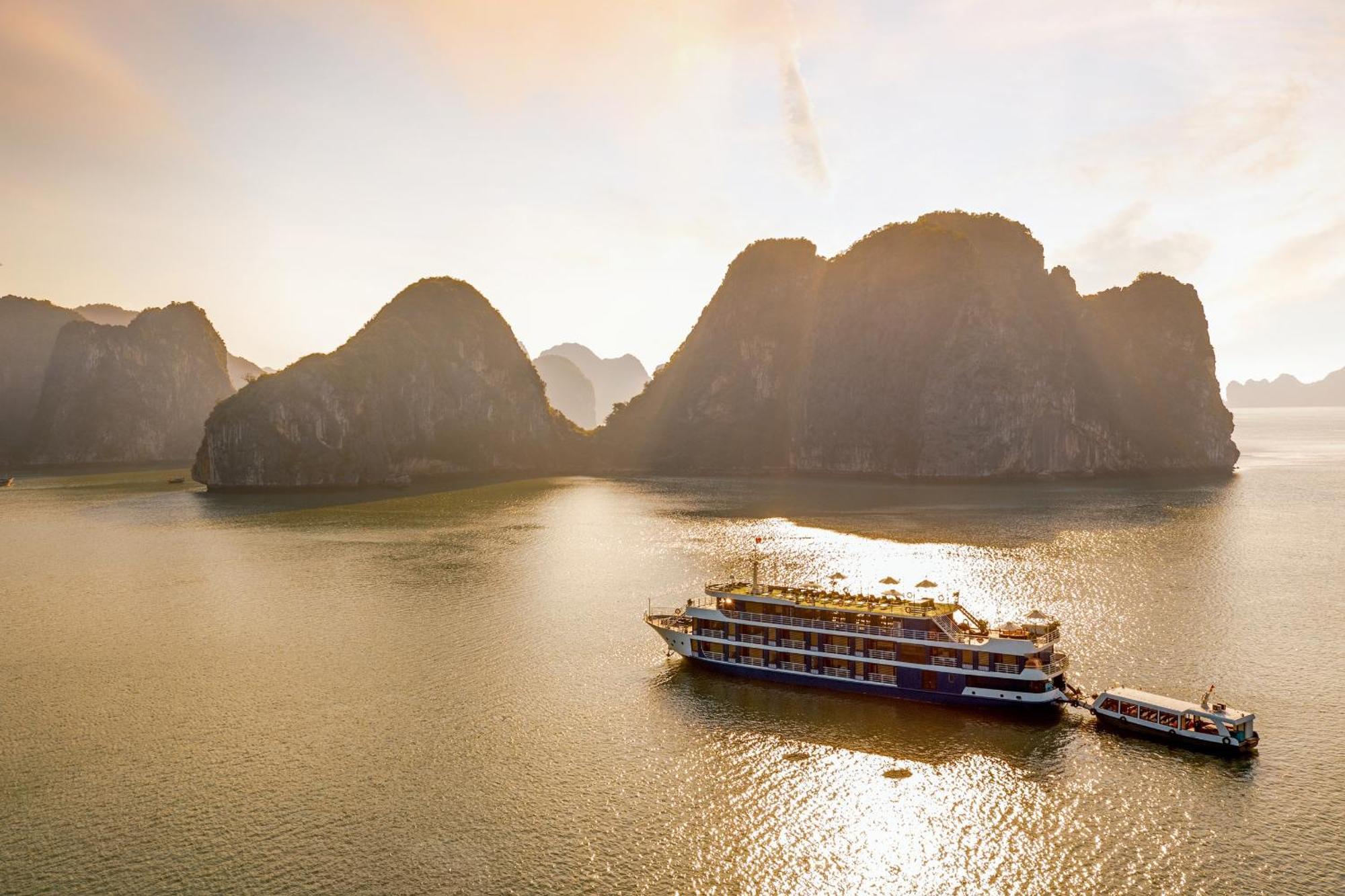 ホテル Halong Dragon Bay Cruise ハロン エクステリア 写真