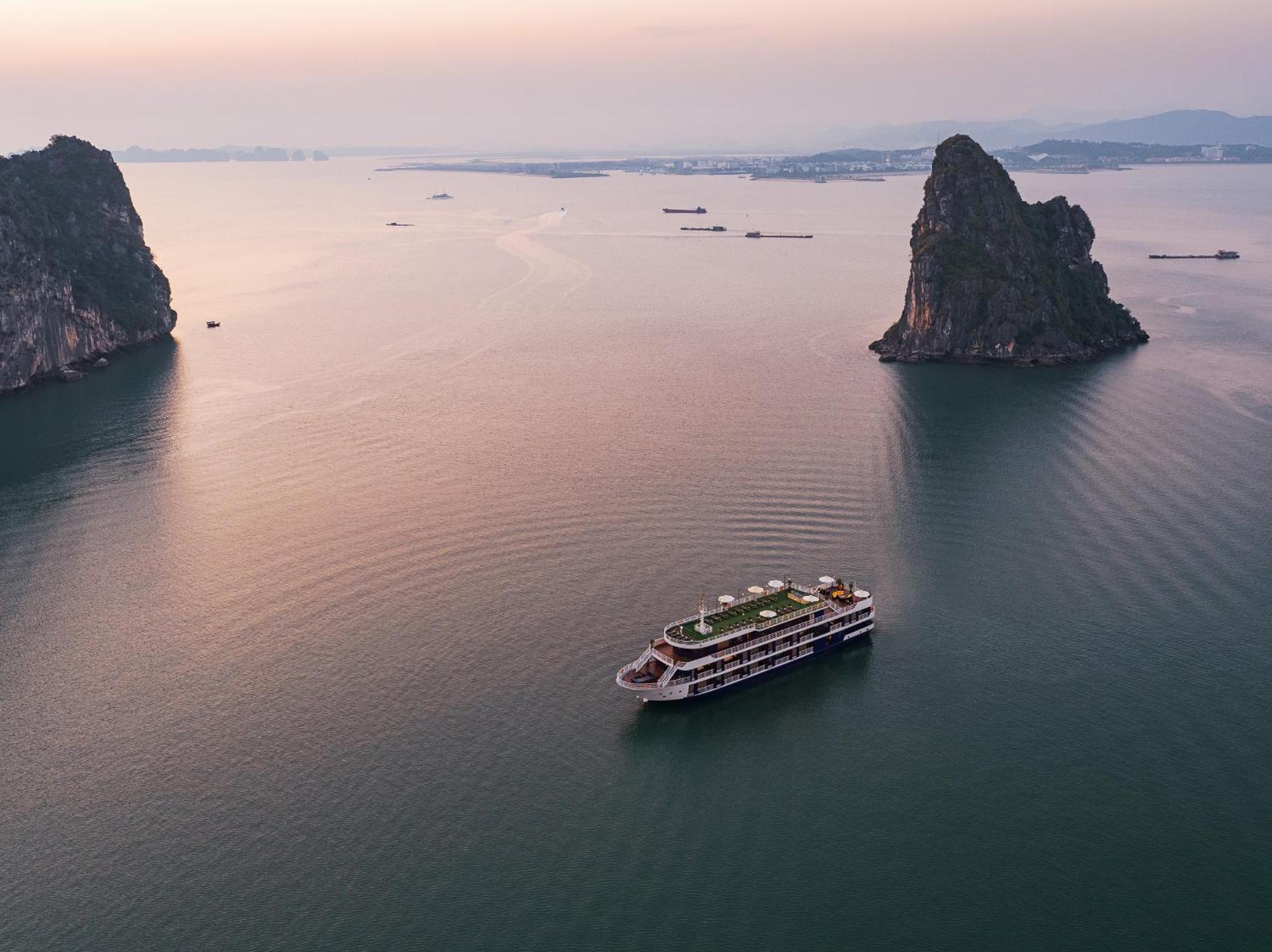 ホテル Halong Dragon Bay Cruise ハロン エクステリア 写真