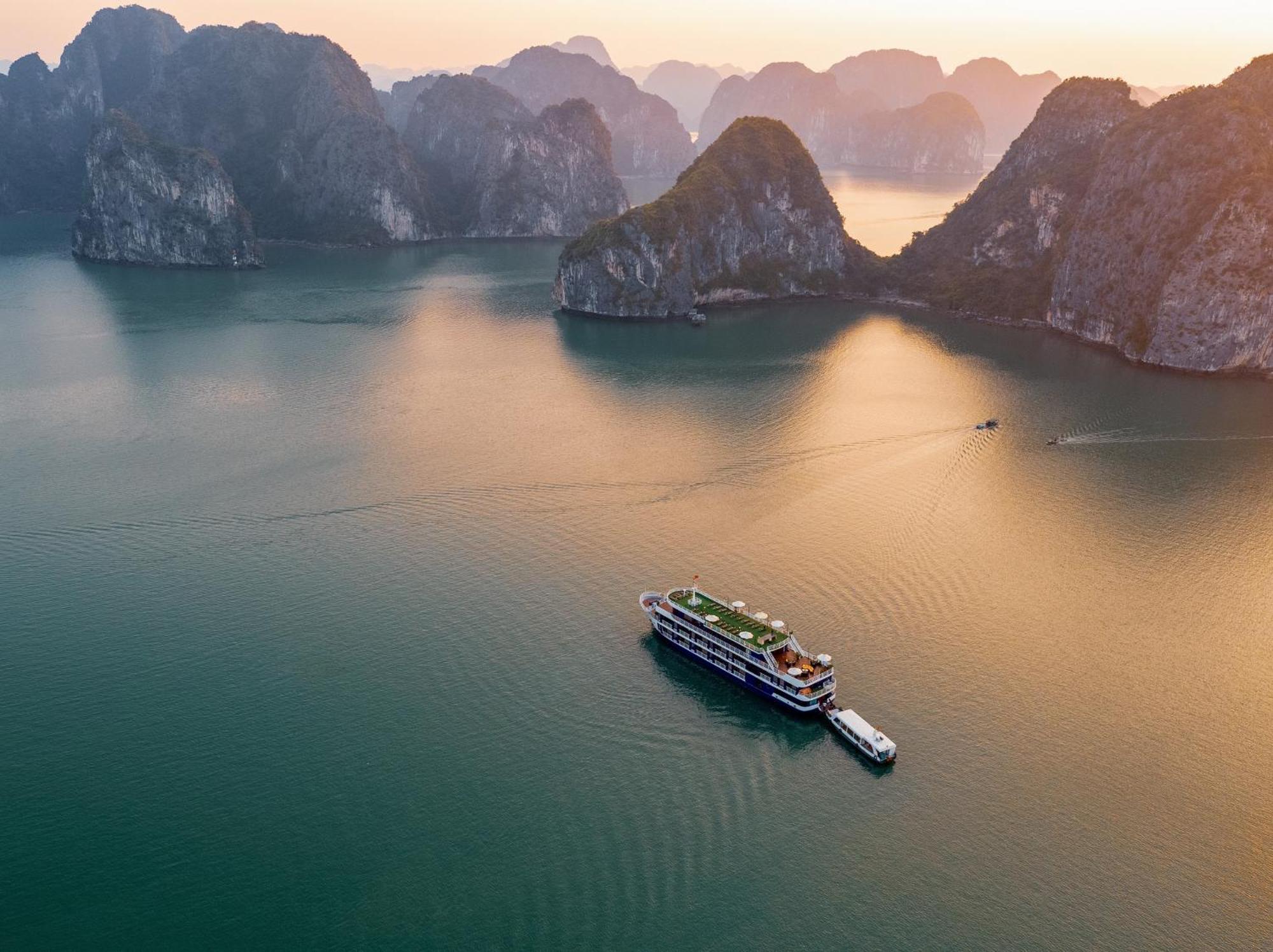 ホテル Halong Dragon Bay Cruise ハロン エクステリア 写真