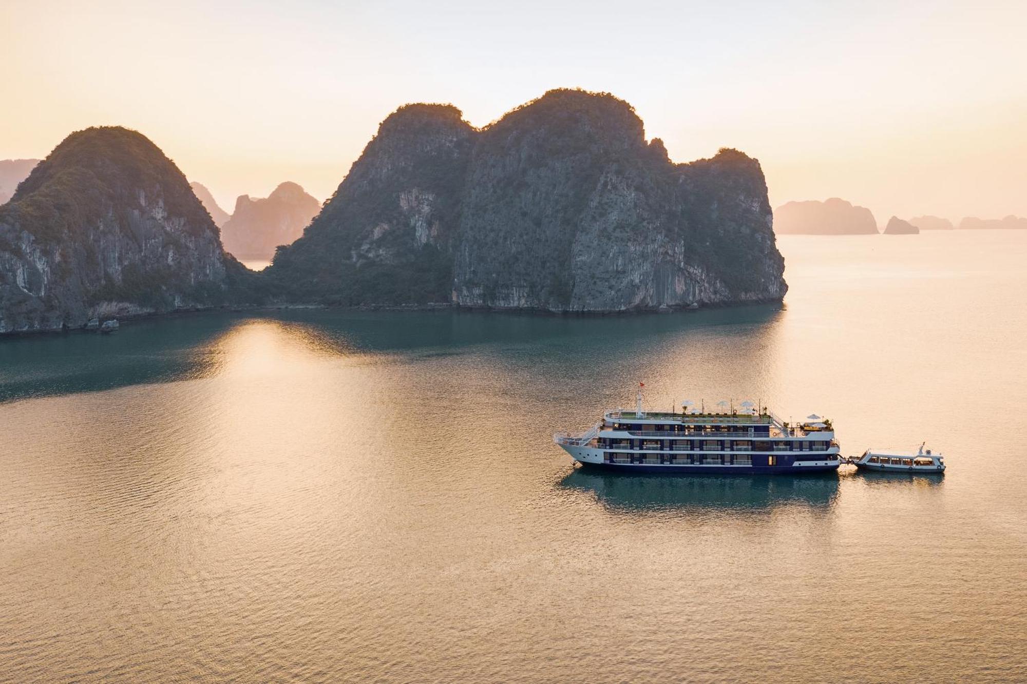 ホテル Halong Dragon Bay Cruise ハロン エクステリア 写真