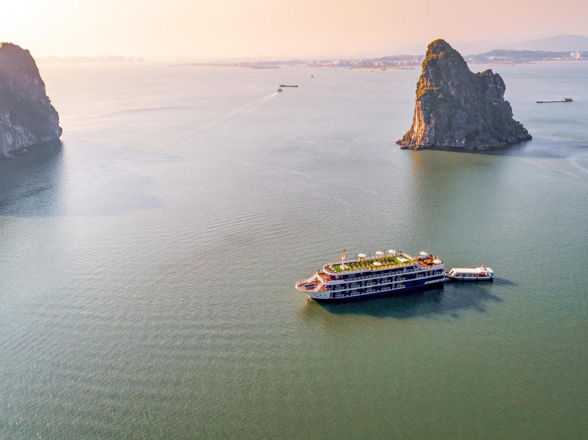 ホテル Halong Dragon Bay Cruise ハロン エクステリア 写真