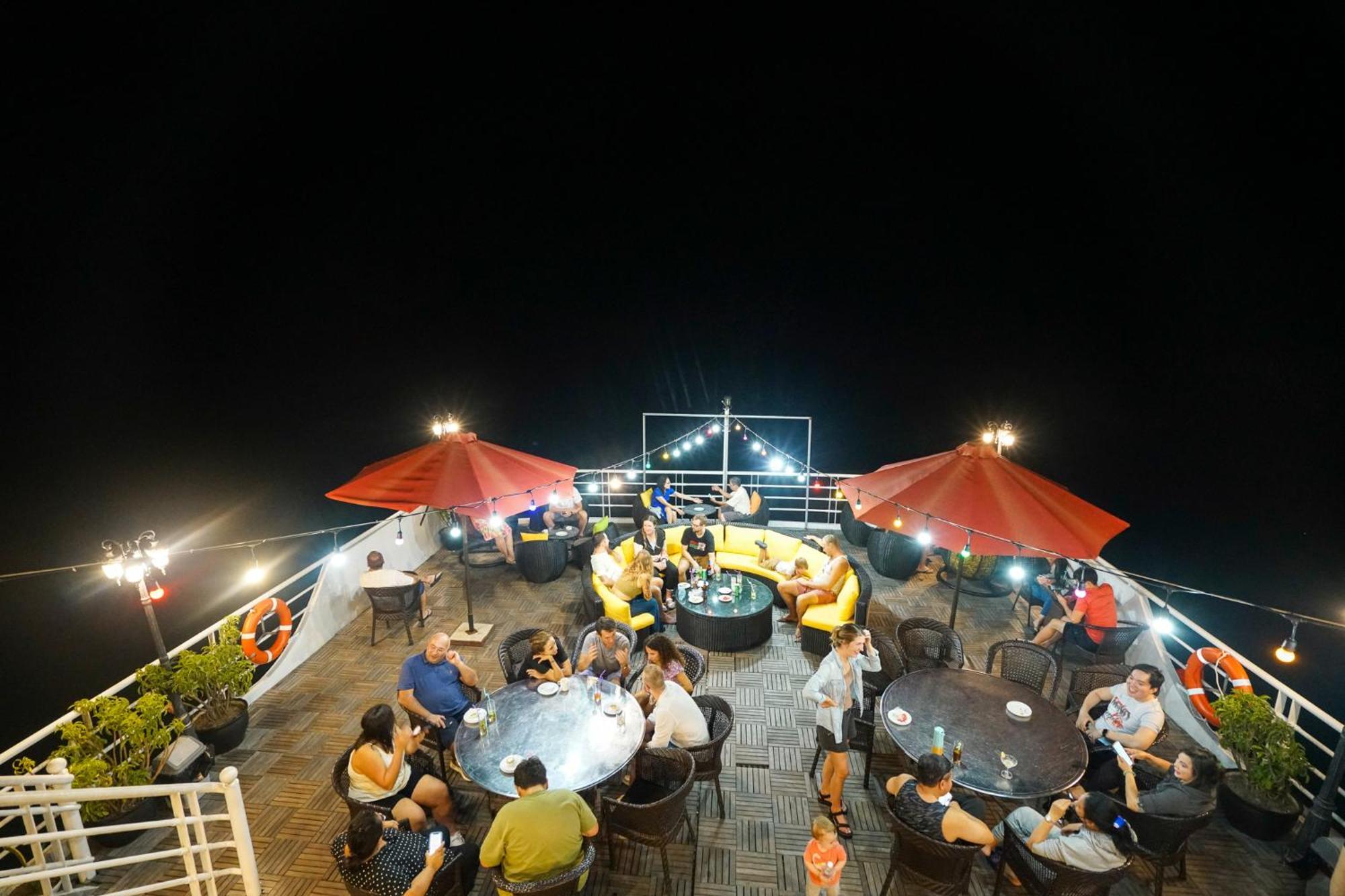 ホテル Halong Dragon Bay Cruise ハロン エクステリア 写真